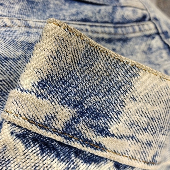 Levi's Vintage Blue Stone Wash Long Sleeve Button Front Trucker Jean Jacket - Picture 13 of 16